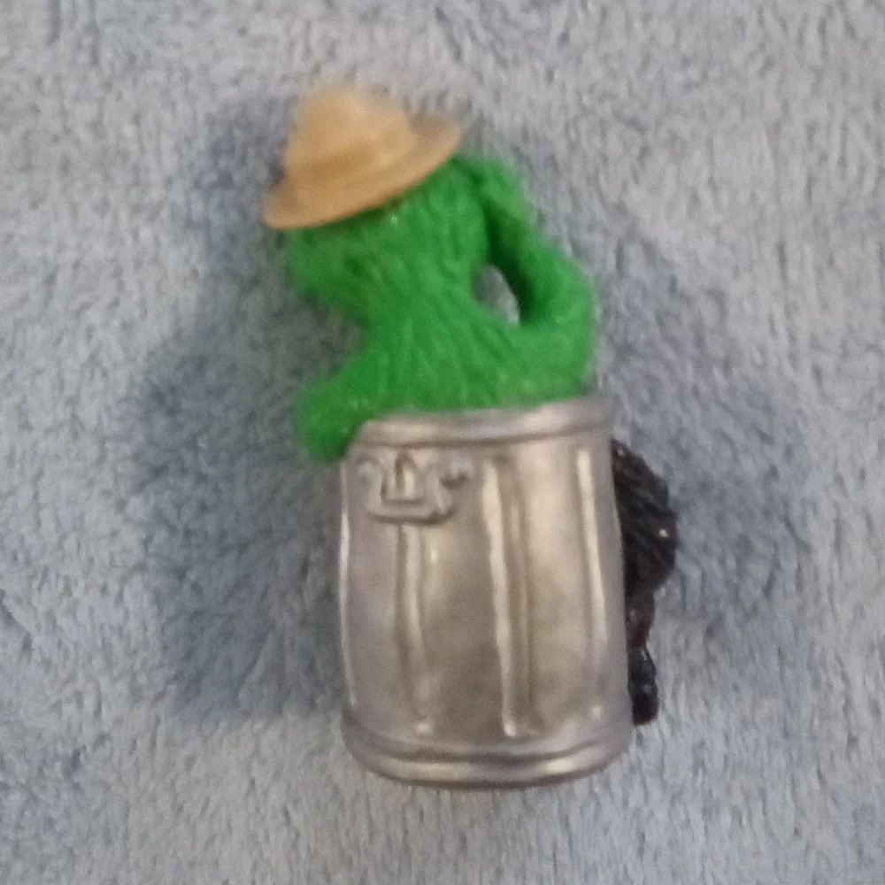 Stinky Oscar The Grouch Figure